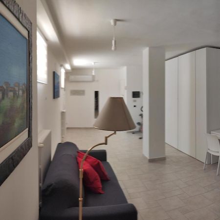 Seagull Apartments - Front And Sea View & Airport Bari Ngoại thất bức ảnh
