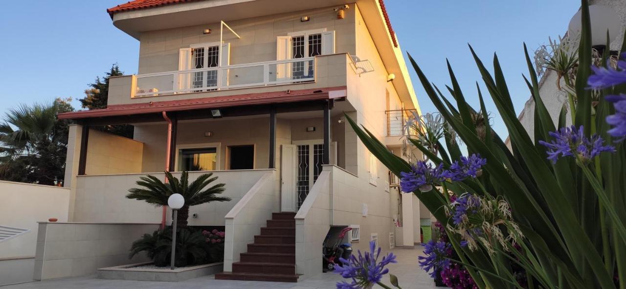 Seagull Apartments - Front And Sea View & Airport Bari Ngoại thất bức ảnh