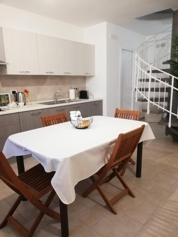 Seagull Apartments - Front And Sea View & Airport Bari Ngoại thất bức ảnh
