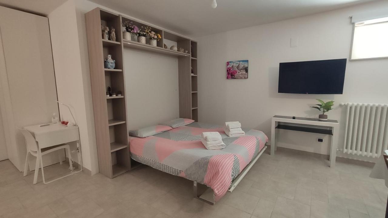 Seagull Apartments - Front And Sea View & Airport Bari Ngoại thất bức ảnh