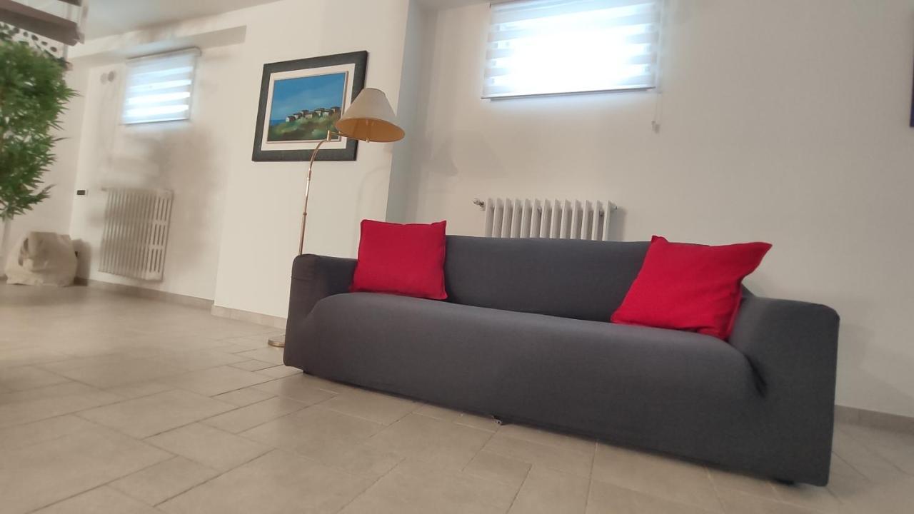 Seagull Apartments - Front And Sea View & Airport Bari Ngoại thất bức ảnh