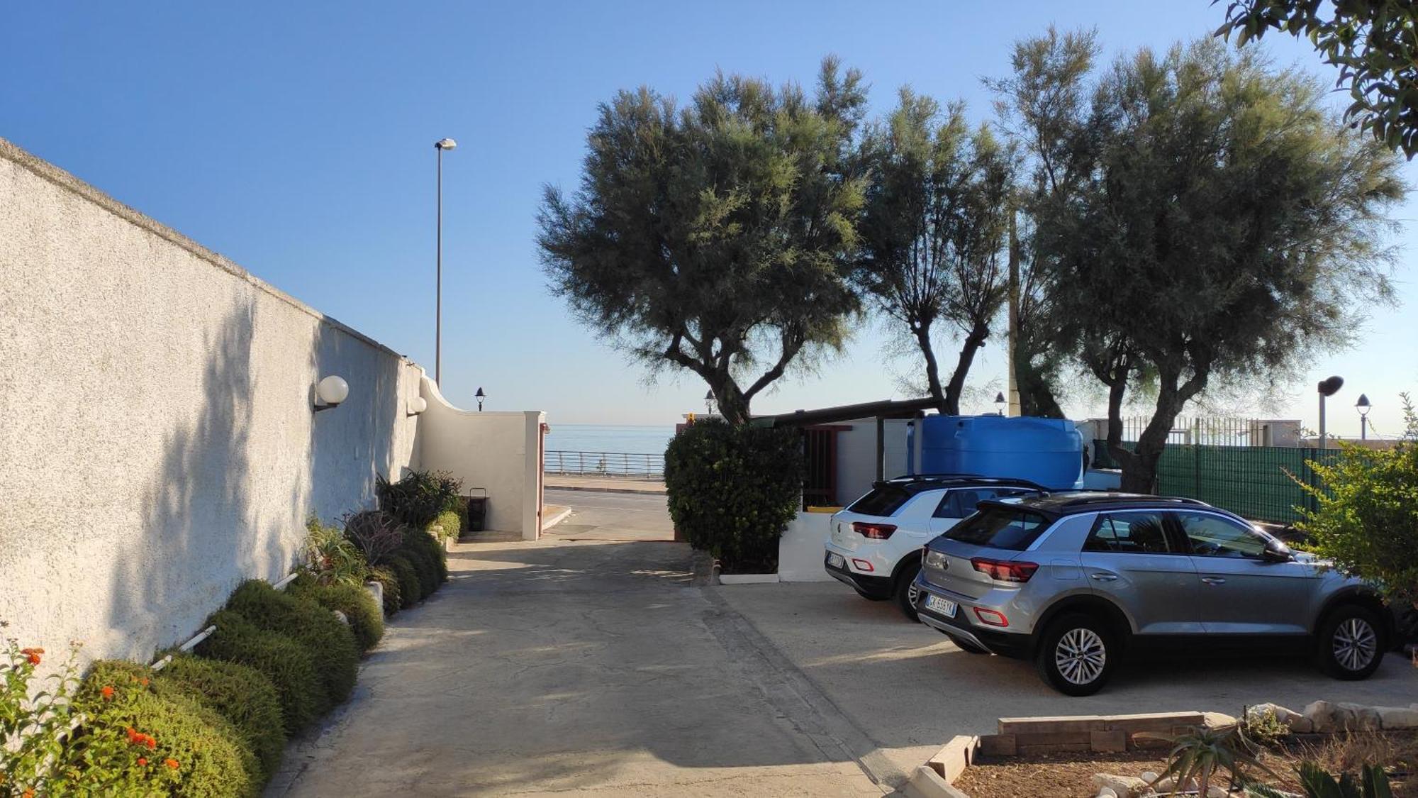 Seagull Apartments - Front And Sea View & Airport Bari Ngoại thất bức ảnh